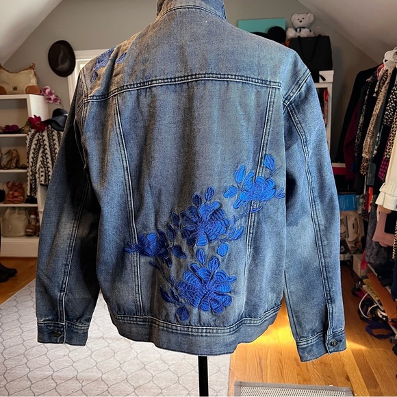 Seven7 Women's Blue Large Denim Jacket with Floral Embroidery - Picture 6 of 8